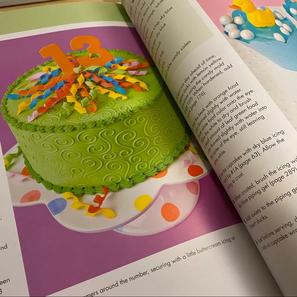 The Complete Photo Guide to Cake Decorating Book - Picture 5 of 9
